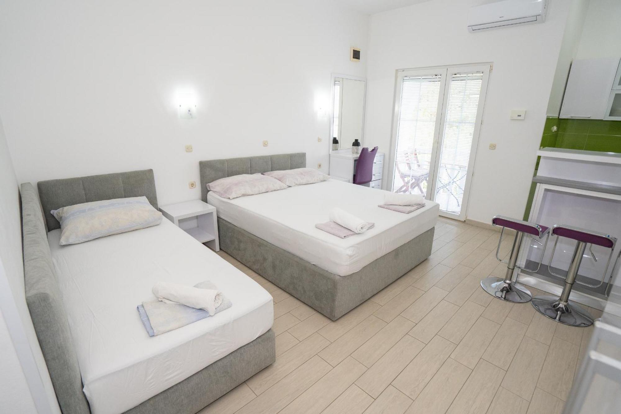 Garden Resort - Apartments Maslina Potocnica Exterior photo
